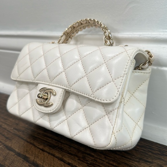 Selling a RARE Chanel Mini Rectangle Crystal Handle in WHITE LAMBSKIN - Picture 3 of 16